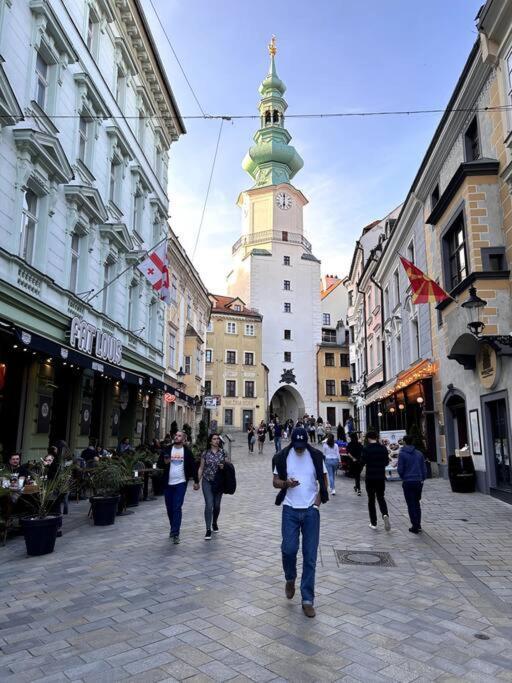 Luxurious And Royal Apartment In The Old Town Bratislava Exterior photo